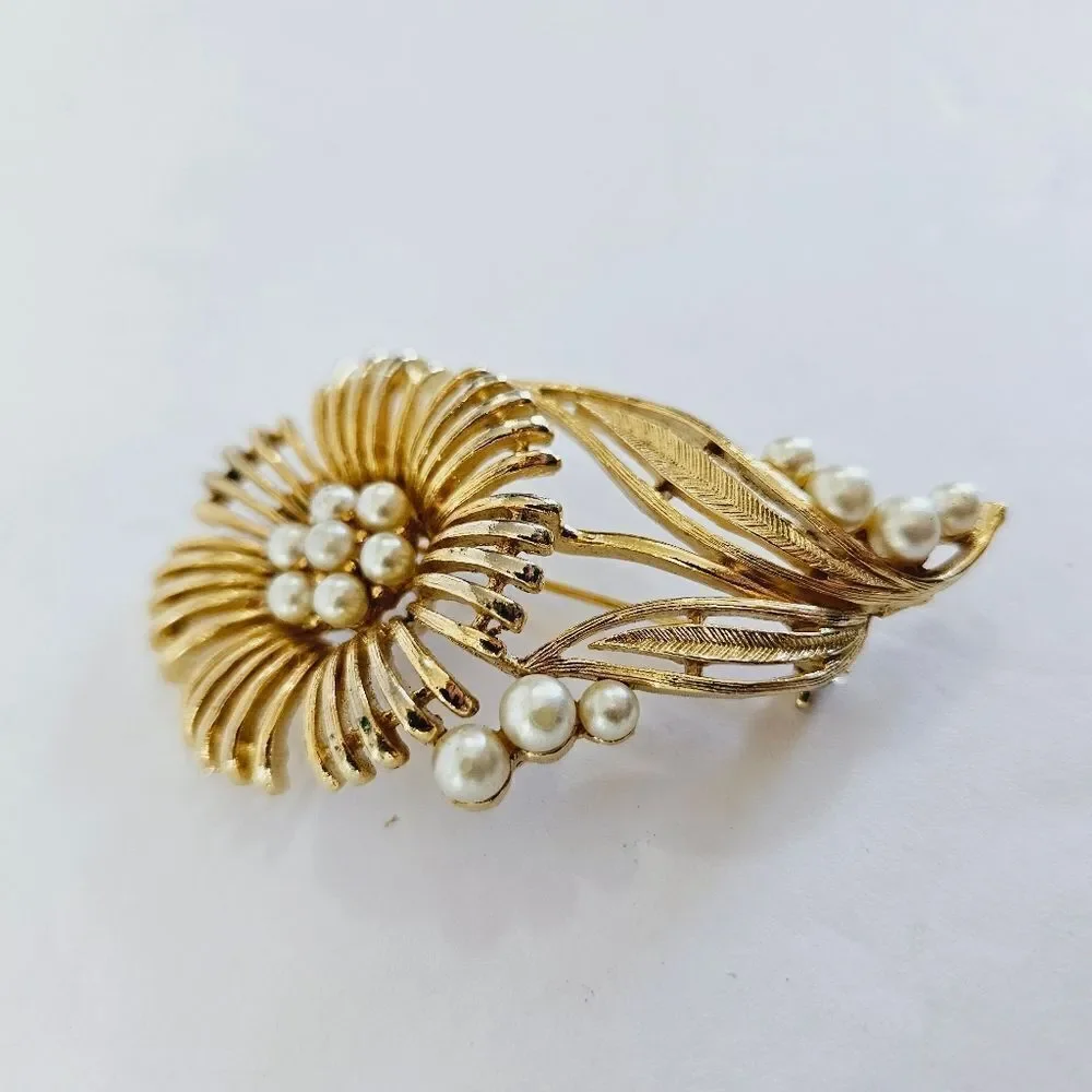 Vintage 1950s Lisner Signed Sunflower Floral Faux Pearl Gold Tone Brooch Pin